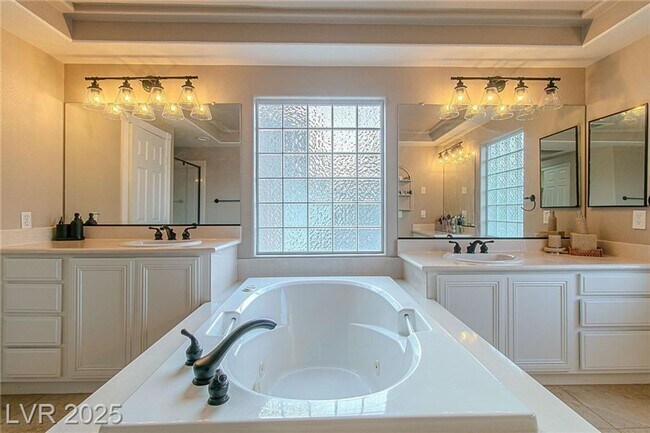 Building Photo - BEAUTIFUL 2 STORY 5 BEDROOM 4 FULL BATHROO...