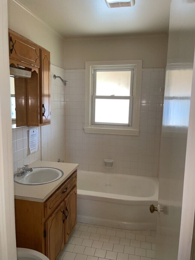 Building Photo - 319 S 48th W Ave