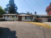 Building Photo - 101 Rainbow Dr