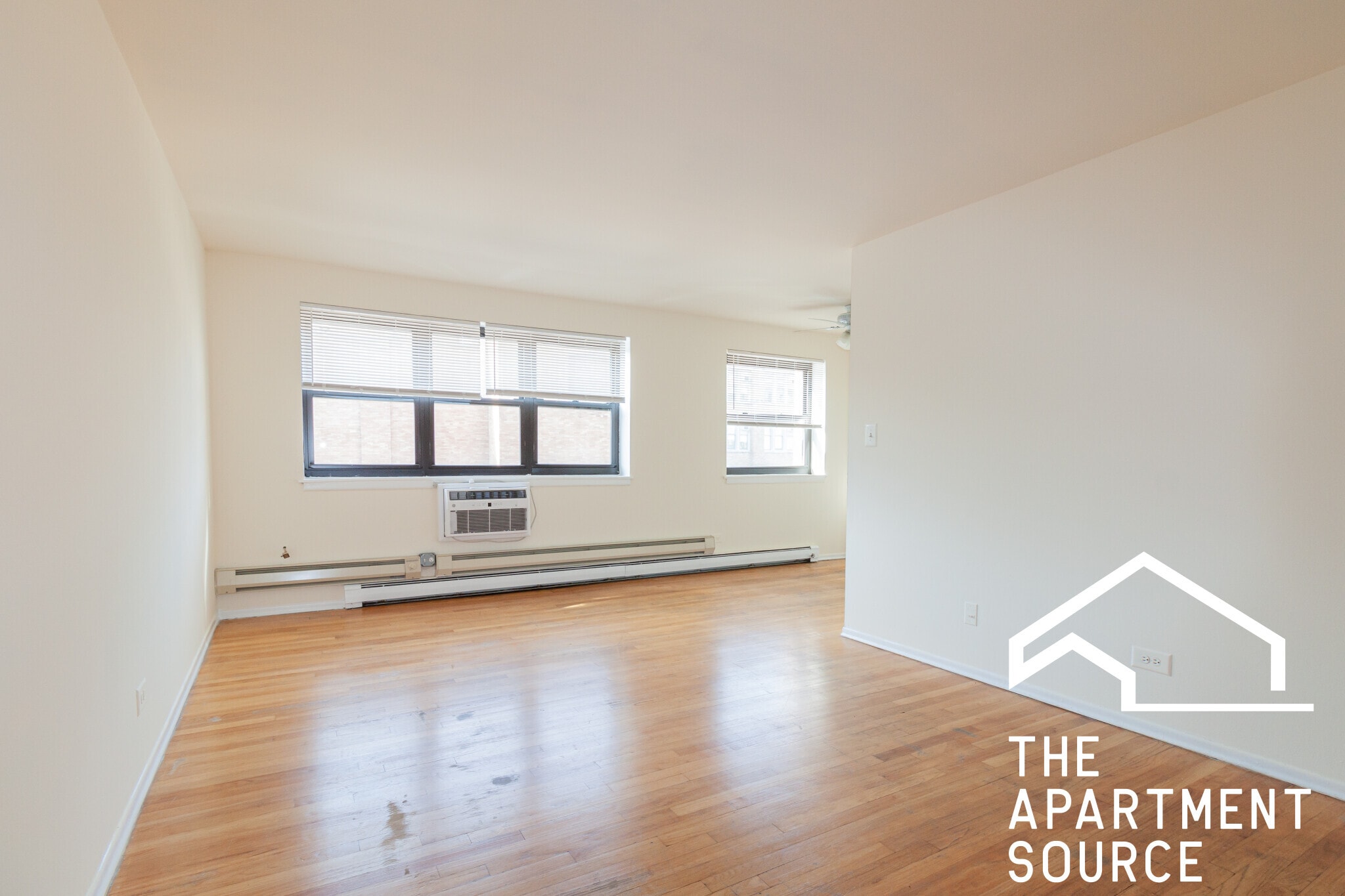 Building Photo - 630 W Wrightwood Ave