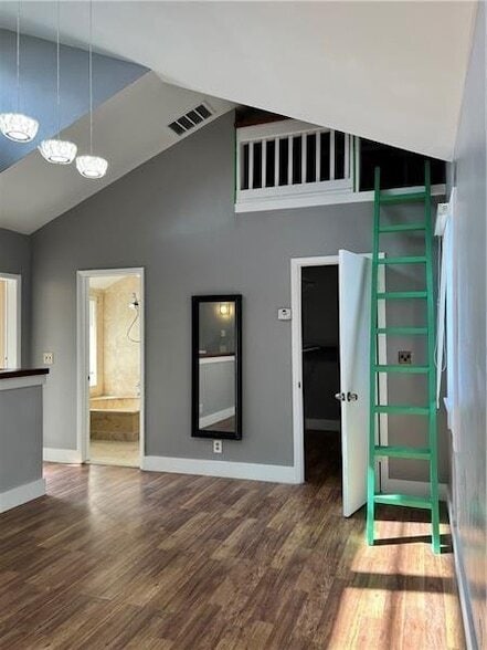 Building Photo - 3947 Coral Springs Dr