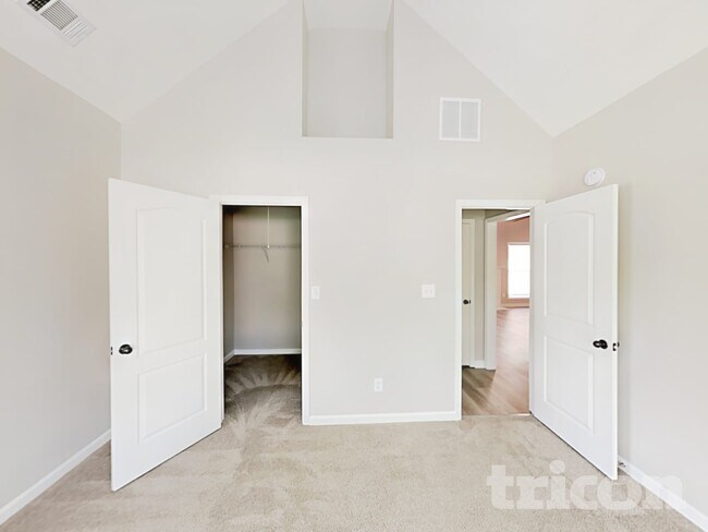 Building Photo - 104 Logan Creek Ct