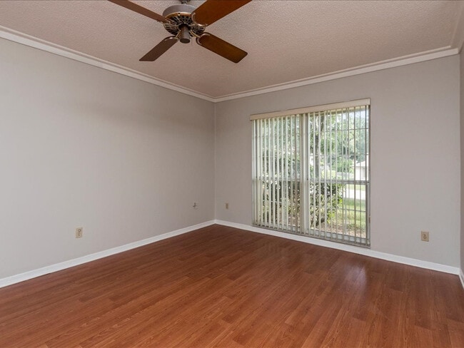 Building Photo - Single Family Pool Home Excellent Location