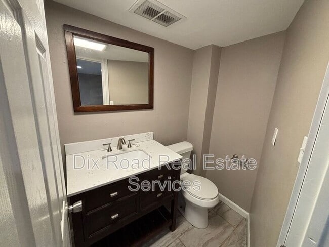 Building Photo - 424 Nordale Ave