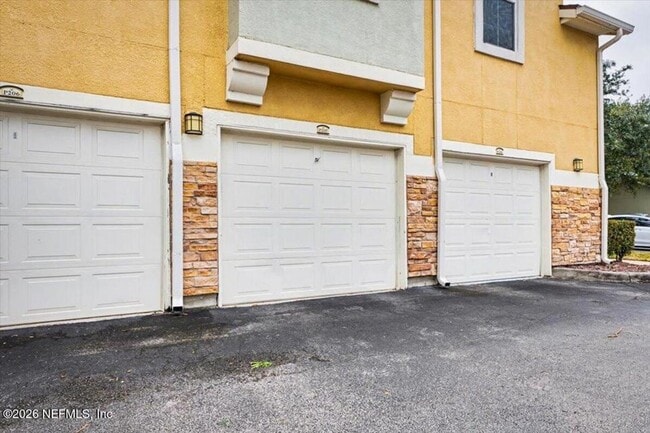 Building Photo - Spacious 3BR/2BA Gated Condo with Resort-Style Amenities!