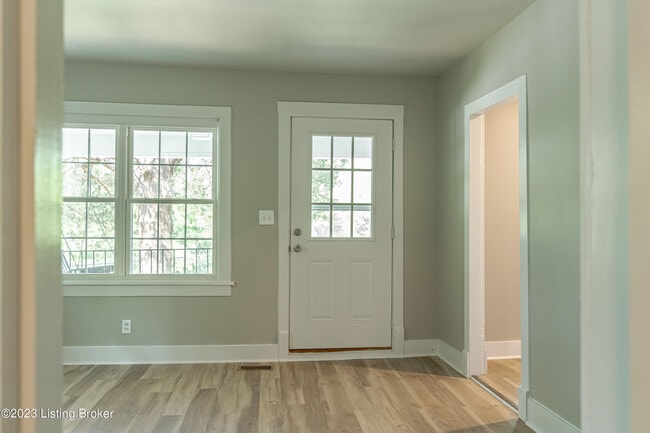 Building Photo - 1886 S Bardstown Rd