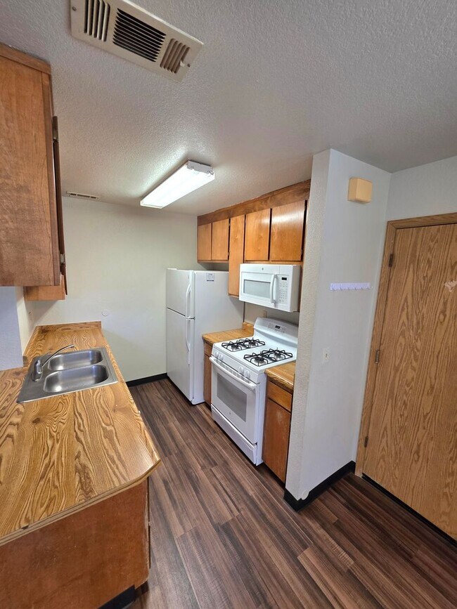 Building Photo - 2576 Sabre Ct
