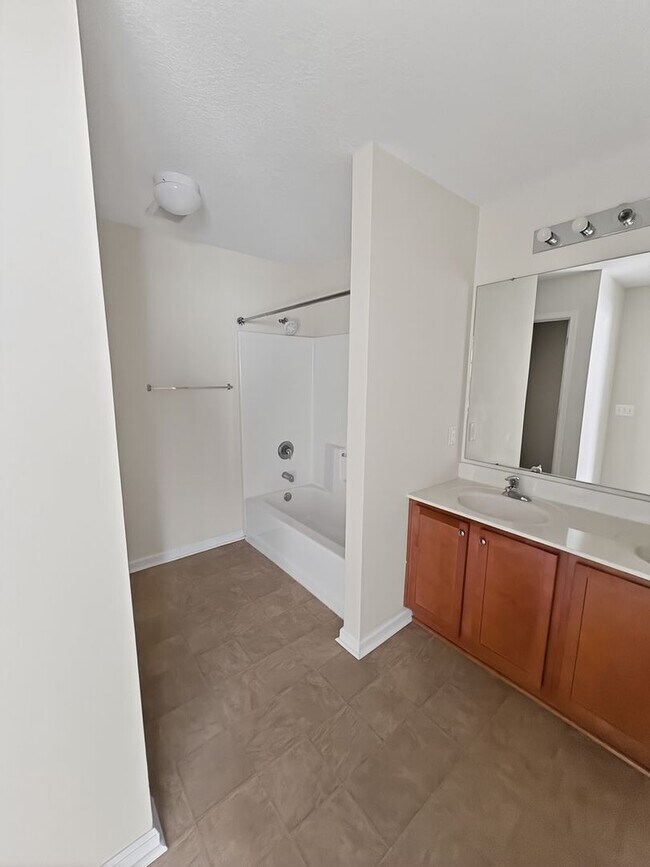 Building Photo - 403 Valdez Ct