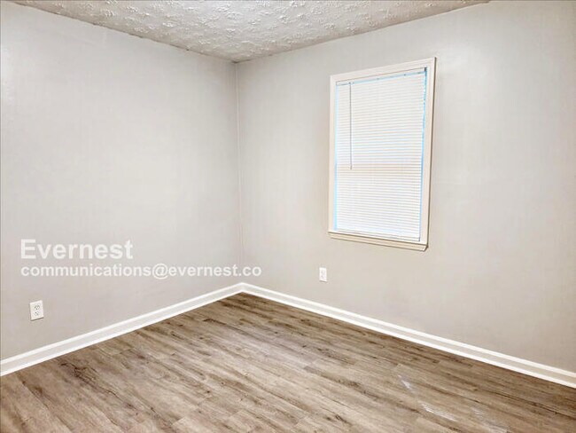 Building Photo - 10202 Hamilton Glen