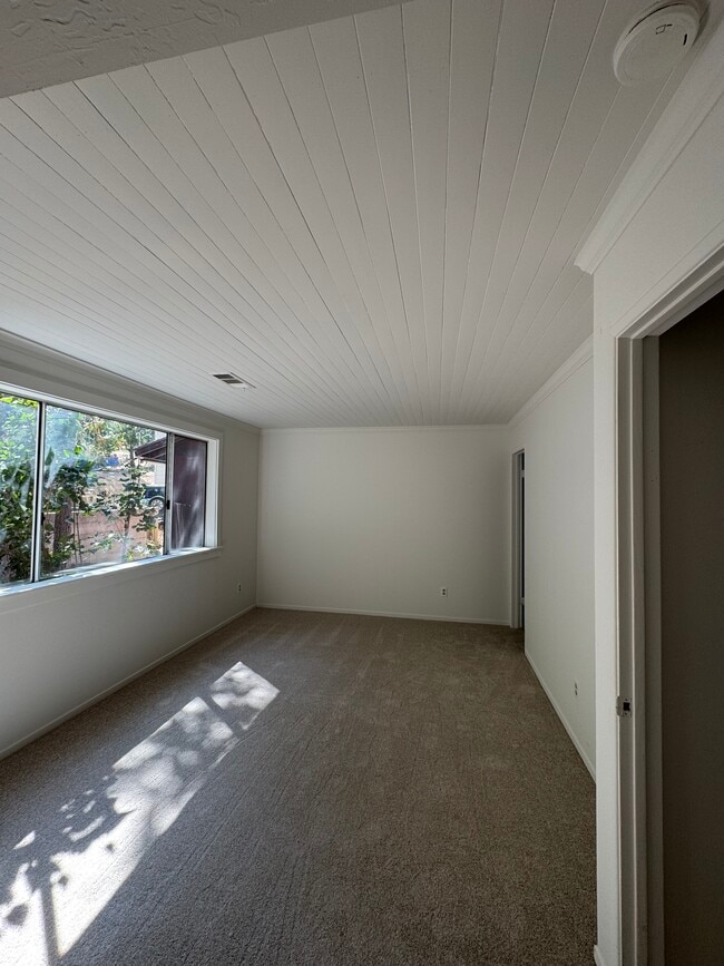 Building Photo - 31551 Wagon Wheel Dr