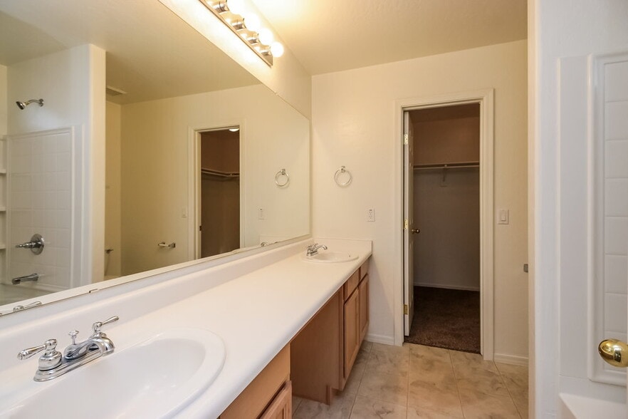 Building Photo - 14892 W Laurel Ln
