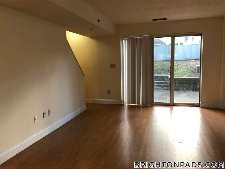 Building Photo - 148 N Beacon St