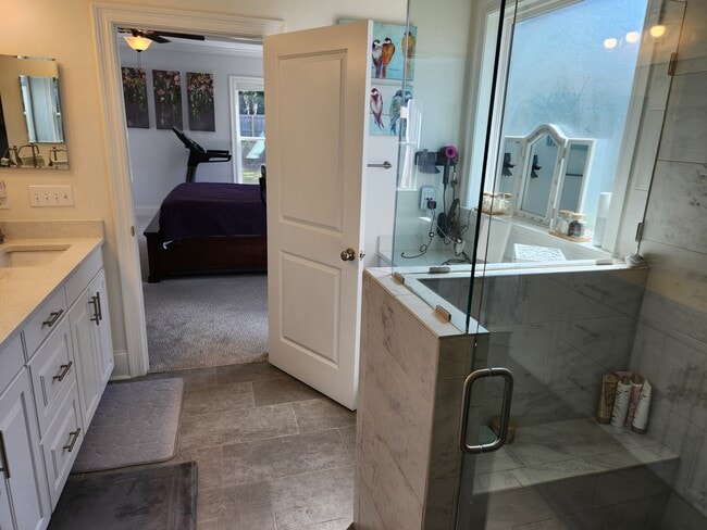 Building Photo - 5855 Vlg Rdg Wy