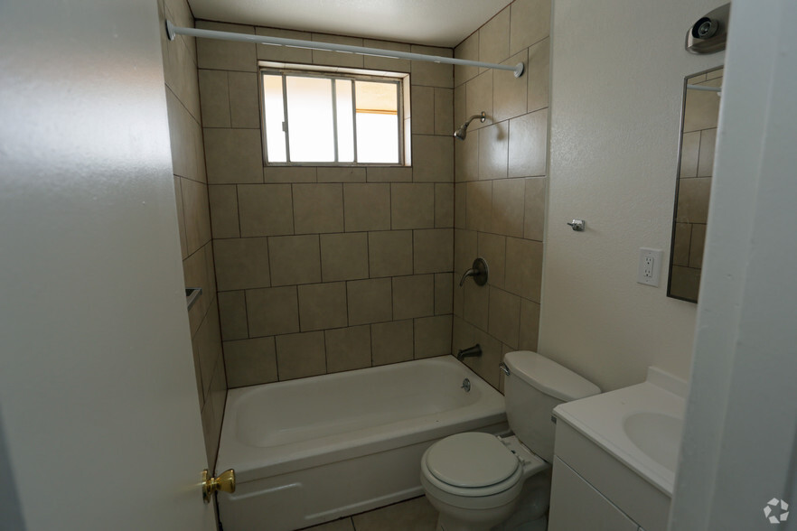 1br1ba-Bathroom - Pueblo Bonito Apartments