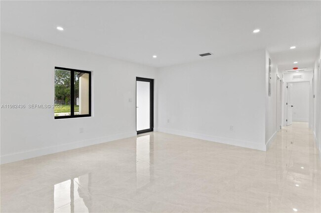 Building Photo - 15920 NW 17th Ct