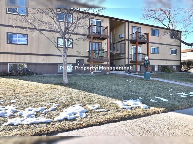 Building Photo - 3 Bedroom 2 Bath Condo in Golden