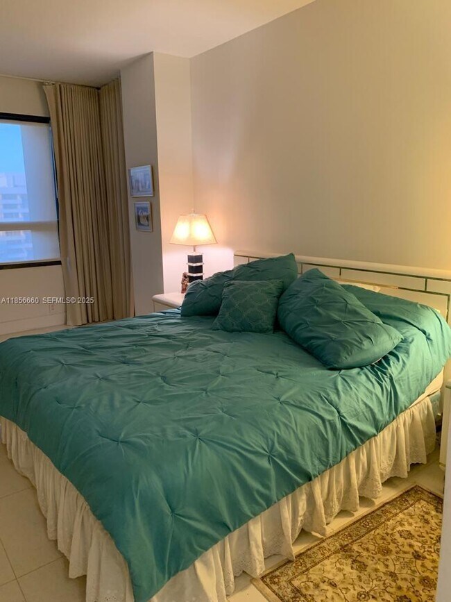 Building Photo - 251 Crandon Blvd