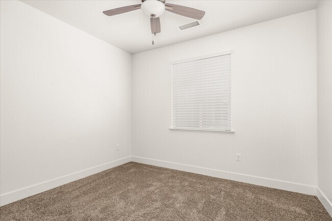 Building Photo - 40484 Bollinger Pl