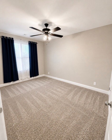 Building Photo - 451 Kinslow Ct