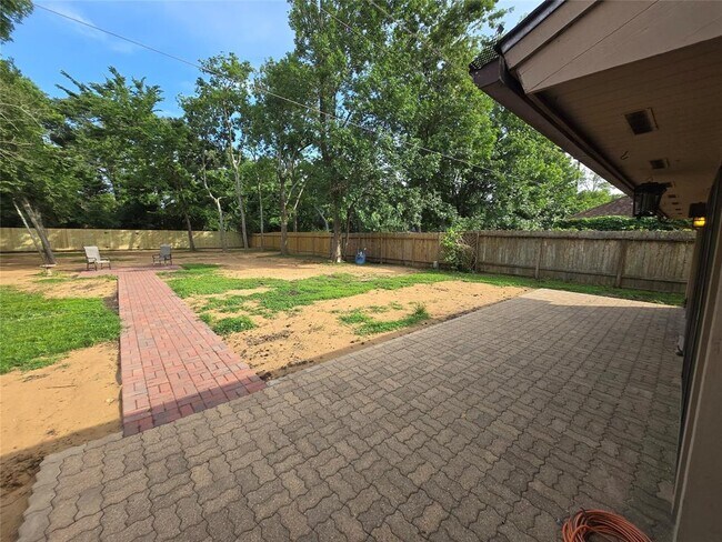Building Photo - 4242 Honey Oaks Dr