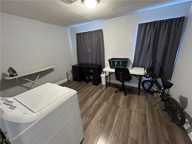 Building Photo - 2020 Santa Paula Dr