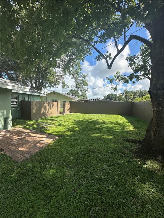 Building Photo - 7405 Willow Wisp Dr E