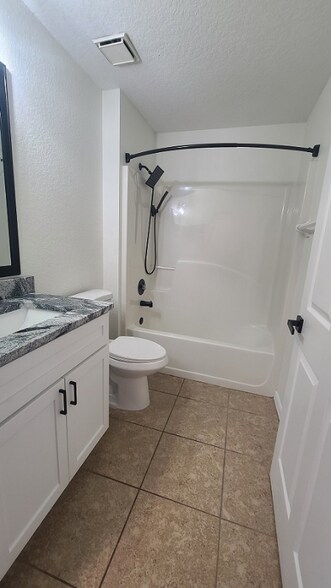 Building Photo - 10490 Chalmer St