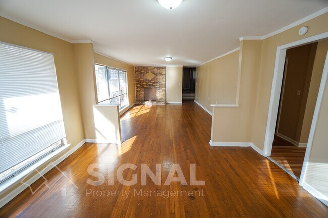 Building Photo - 1045 Walker Ave
