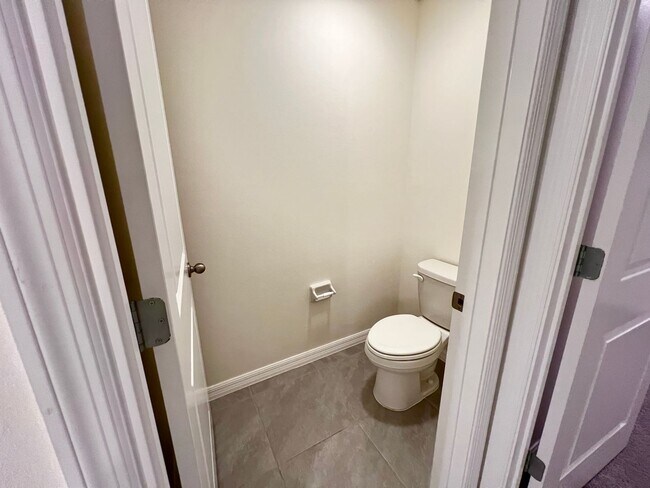 Building Photo - 4BD/2BA Modern Comfort Meets Suburban Serenity in Ocala! WASHER & DRYER INCLUDED! FULLY FENCED HOME!