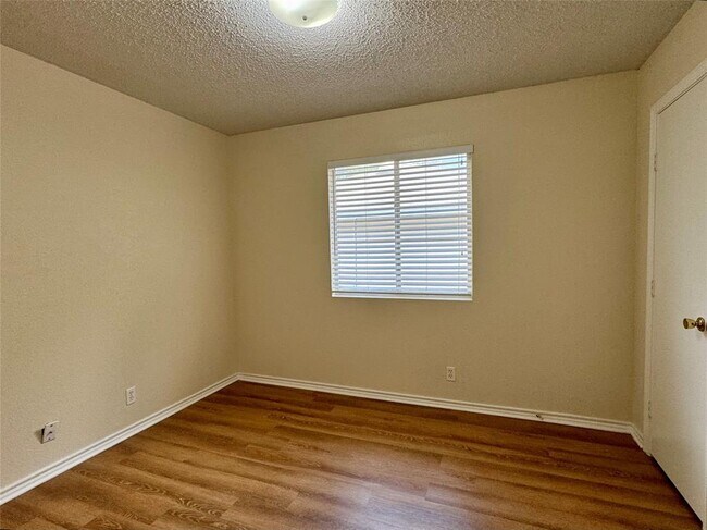 Building Photo - 109 Segovia Way