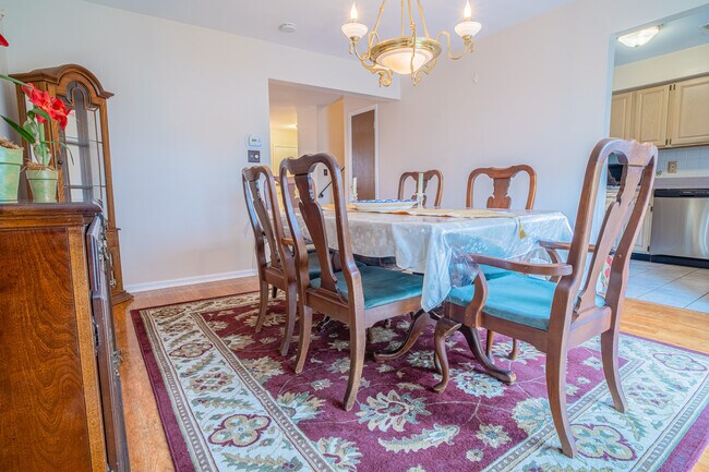 Building Photo - 256 Quassaick Ave