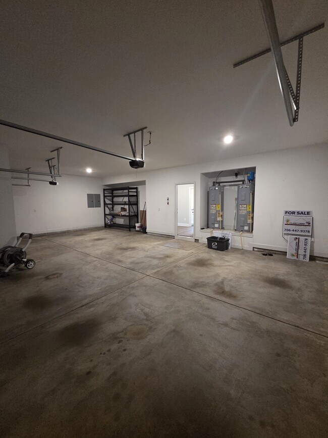 Building Photo - 2105 Thornbury Cove