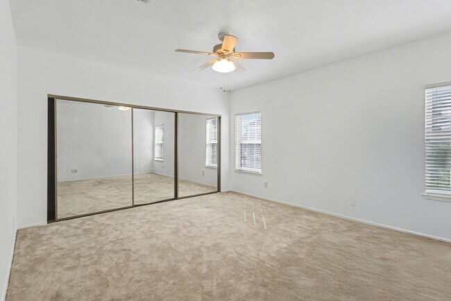 Building Photo - 600 Wilcrest Dr