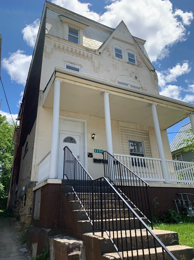 Primary Photo - 3206 Dawson St