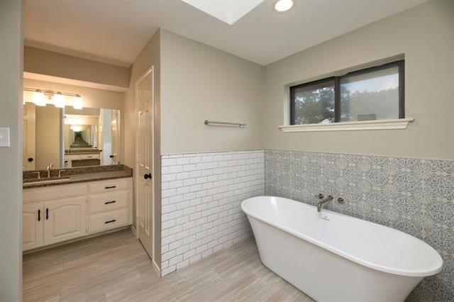 Building Photo - 2311 Wimbledon Dr