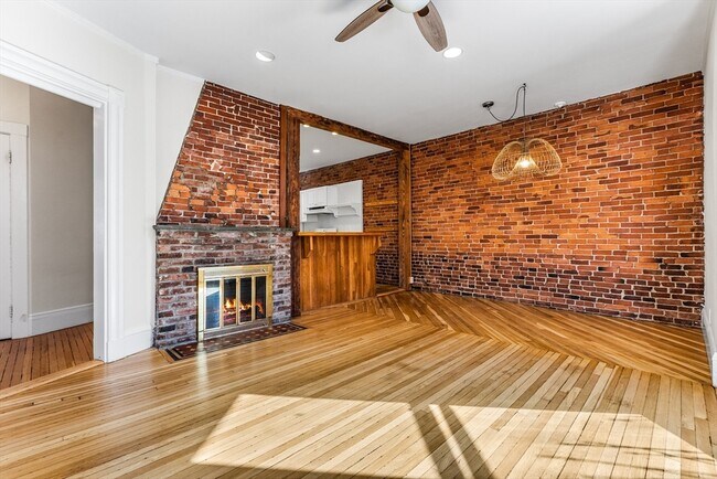 Building Photo - 5 Fairbanks St