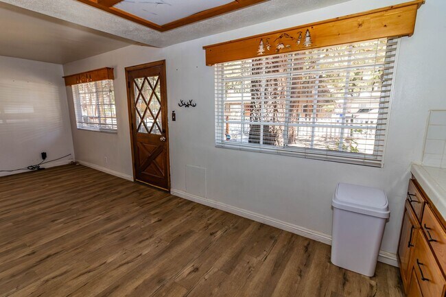 Building Photo - 804 Robinhood Blvd