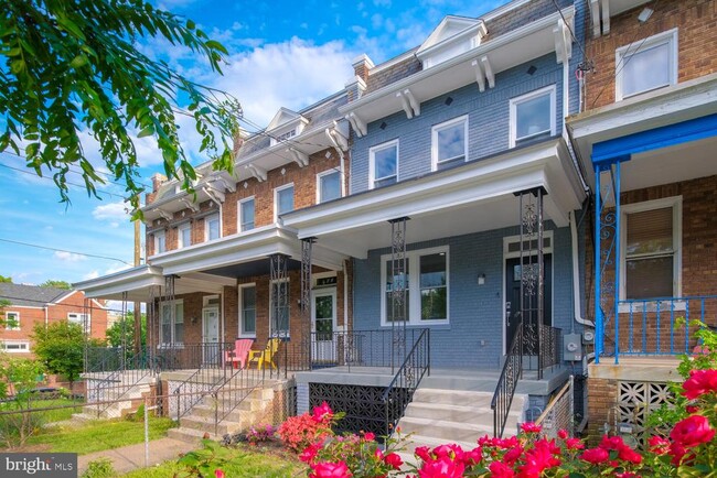 Building Photo - 704 Ingraham St NW