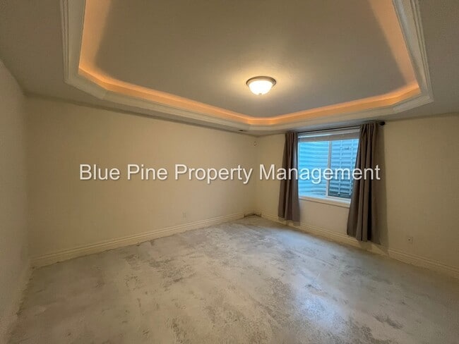 Building Photo - 8426 S Black Hawk Dr