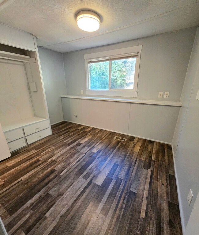Building Photo - MANUFACTURED 3 BED 1.5 BATH HOME ON 2 ACRES