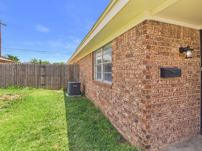 Building Photo - Cute 2 bed 1 bath you don't want to miss!
