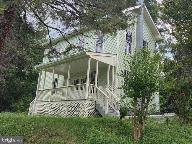 Building Photo - 402 McKenzie Dr