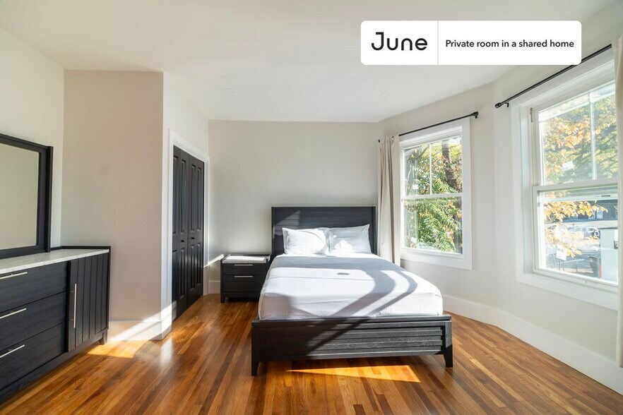 Building Photo - Room in Shared 5 bed/2 bath home in Roxbury