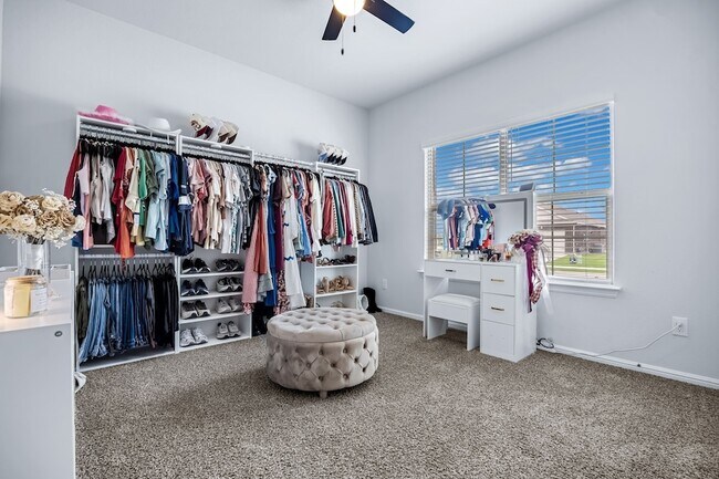 Building Photo - 5208 Petal Mdws Dr