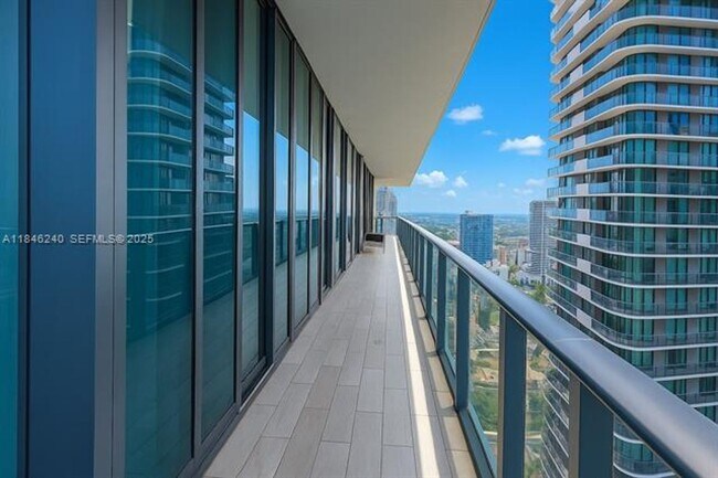 Building Photo - 480 NE 31st St