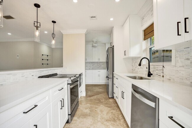 Building Photo - 1145 NE 12th Ave