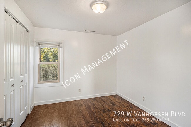 Building Photo - 729 W Van Hoesen Blvd