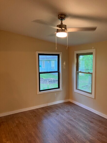 Building Photo - 2831 Oak Hill Cir