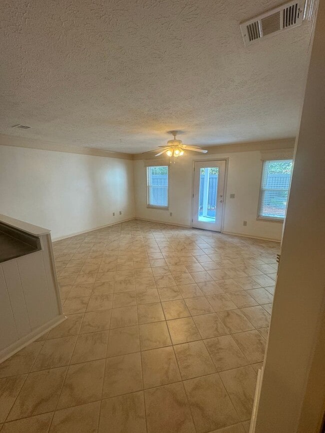 Building Photo - 6545 N Lagoon Dr