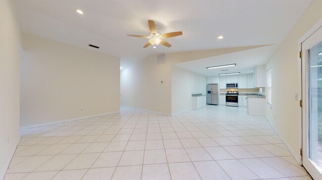 Building Photo - 620 Segovia Rd